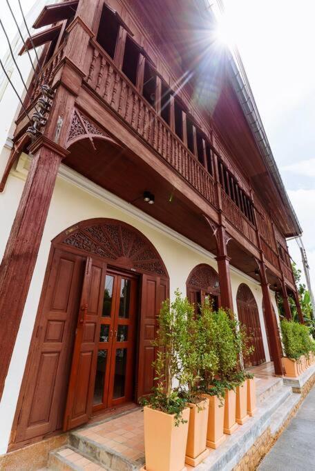Solo - Fong Lee Cc Lampang Walking Street Exterior foto