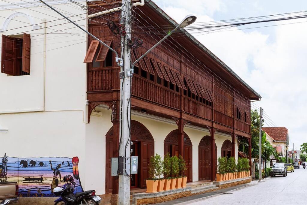 Solo - Fong Lee Cc Lampang Walking Street Exterior foto